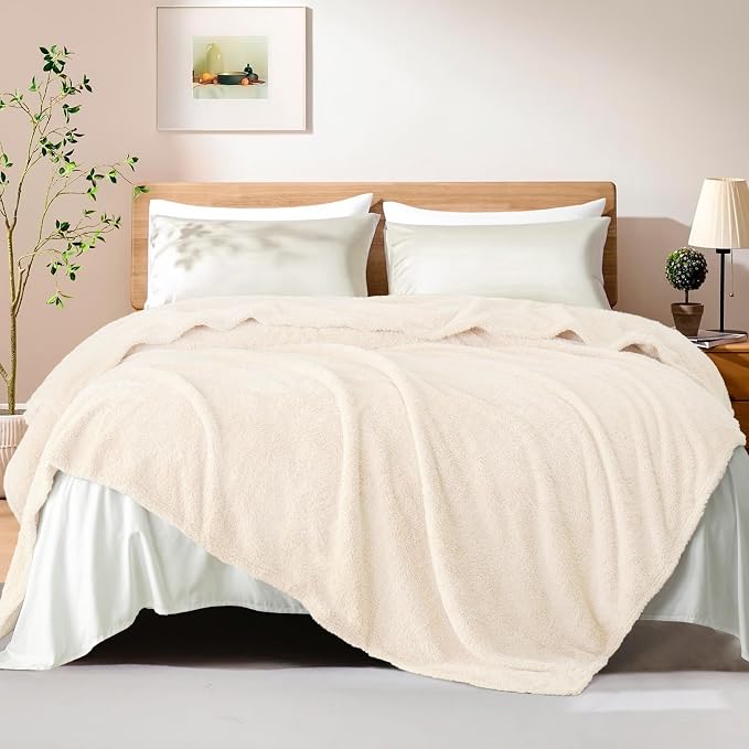 Exclusivo Mezcla Fleece Twin Size Blanket for Couch and Bed, 60" x 80" | Super Soft and Cozy Fluffy Blanket for Women, Lightweight and Fuzzy Blanket for Teens Back to School, All Season, White