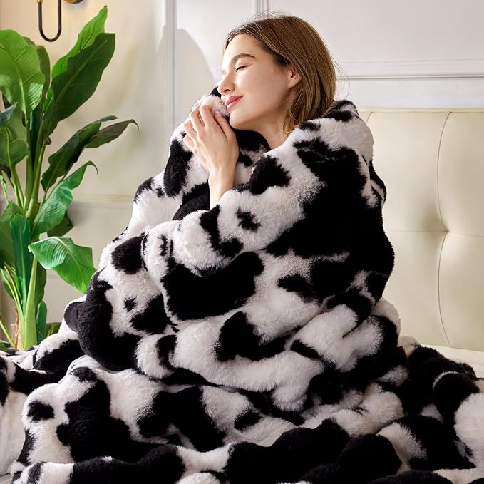 Anysay Faux Fur Throw Blanket, 1000GSM Fluffy Soft Bubble Blanket 50''*60'' | Cozy Plush Warm and Thick Blanket for Couch Bed, Fuzzy Rabbit Throw for Living Room Bedroom Cow Blcak