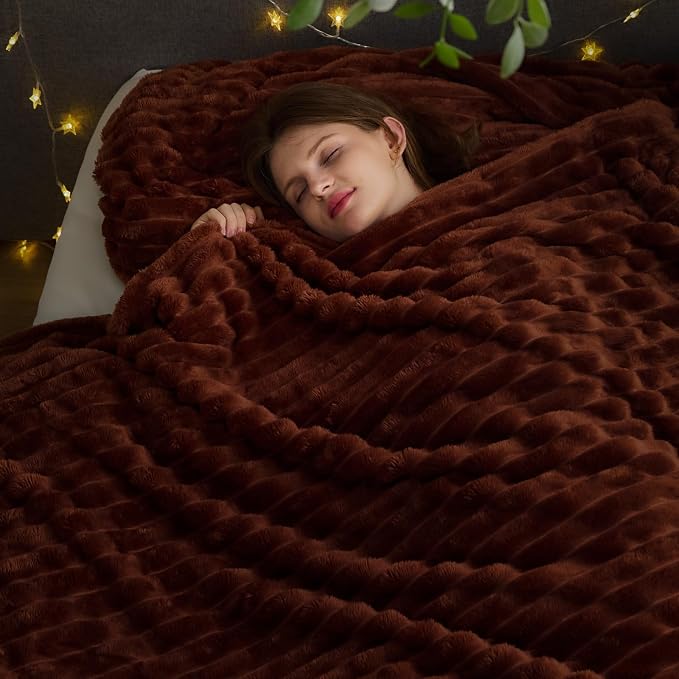 NEWCOSPLAY Fleece Ribbed Cozy King Blanket for Couch, Coffee, 90"x110" | Premium Silky Flannel Blanket, Soft Lightweight Fluffy Throw Blanket for Bed Sofa Decor, Gift for All Season Use