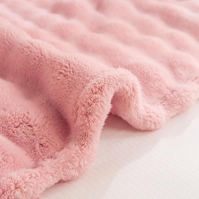 YUSOKI 3D Fleece Bubble Queen Size Blanket,Light Pink, 90"x90" | Ultra Soft, Non-Shedding, Lightweight for All Season Use, stays fluffy after repeated washes, Perfect Gifts, Machine Washable
