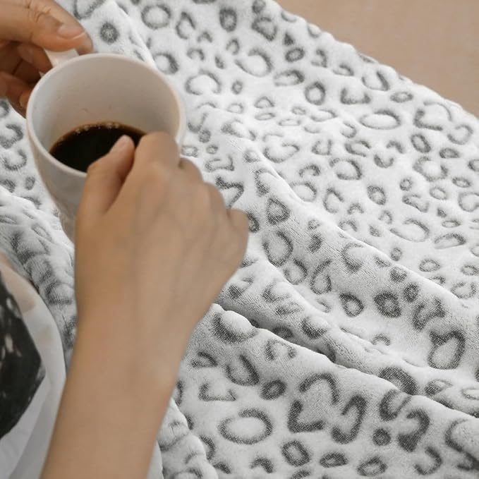 Flannel Fleece Throw Blanket, Lightweight Cozy Plush Microfiber Bedspreads for Adults,60"X80",Grey Leopard