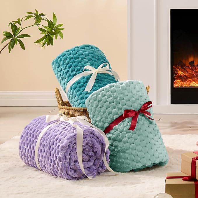 BEDELITE Lavender Large Throw Blanket for Couch, Cozy Gift for Women, 50*70 | 3D Jacquard Decorative Fleece Blanket, Super Soft Plush Throw, Cute Birthday Gift for Women & Men, Suitable for All Seasons
