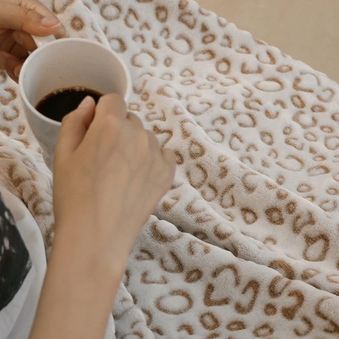 Flannel Fleece Throw Blanket, Lightweight Cozy Plush Microfiber Bedspreads for Adults,90"X108",Brown Leopard