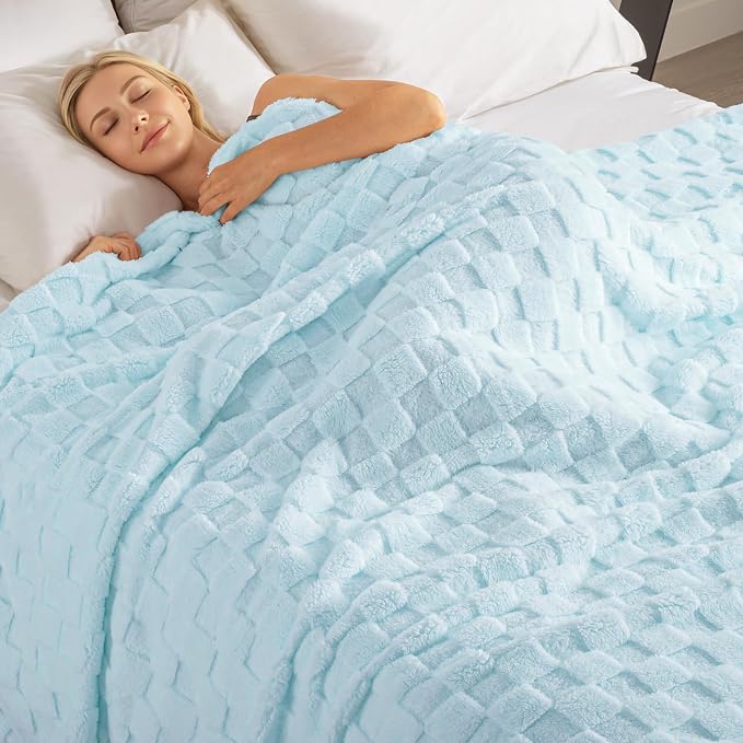 Exclusivo Mezcla 3D Checkered Fleece King Blanket for Bed, LCE Blue | Super Soft and Cozy Fluffy Blanket, Lightweigh and Breathable Blanket for Living Room, Bedroom, Decor, All Season, 104"x90"