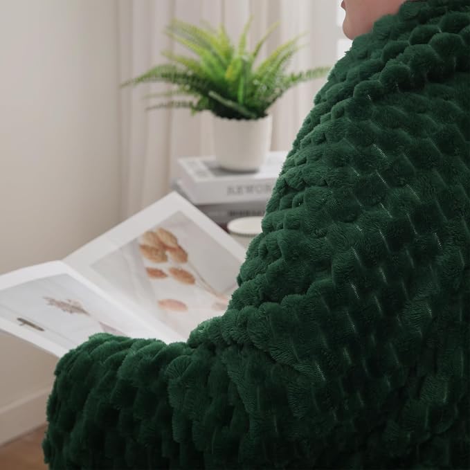 Puncuntex Dark Green Throw Blanket 60"×80" Fuzzy 3D Jacquard Decorative | Flannel Fleece Super Soft Plush Cozy Blanket for Couch Sofa Chair Lightweight