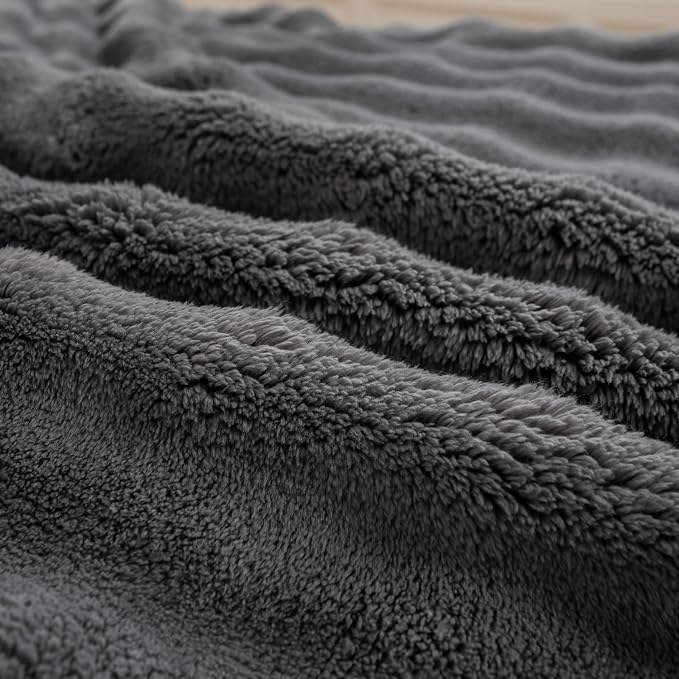 YUSOKI 3D Fleece Bubble Throw Blanket,Grey, 50"x60" | Ultra Soft, Non-Shedding, Lightweight for All Season Use, stays fluffy after repeated washes, Perfect Gifts, Machine Washable