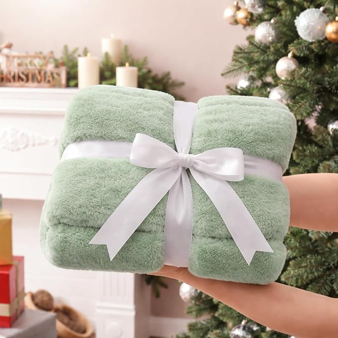 Cozy Bliss Faux Fur Throw Blanket for Couch, Cozy Soft Plush Thick Winter Blanket for Sofa Bedroom Living Room, 60 * 80 Inches Green