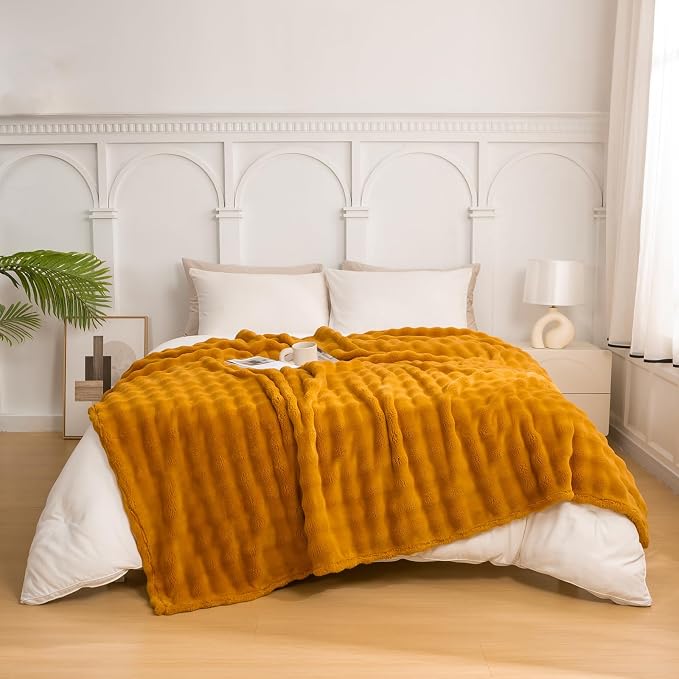 YUSOKI 3D Fleece Bubble Twin Size Blanket,Gold, 60"x80" | Ultra Soft, Non-Shedding, Lightweight for All Season Use, stays fluffy after repeated washes, Perfect Gifts, Machine Washable