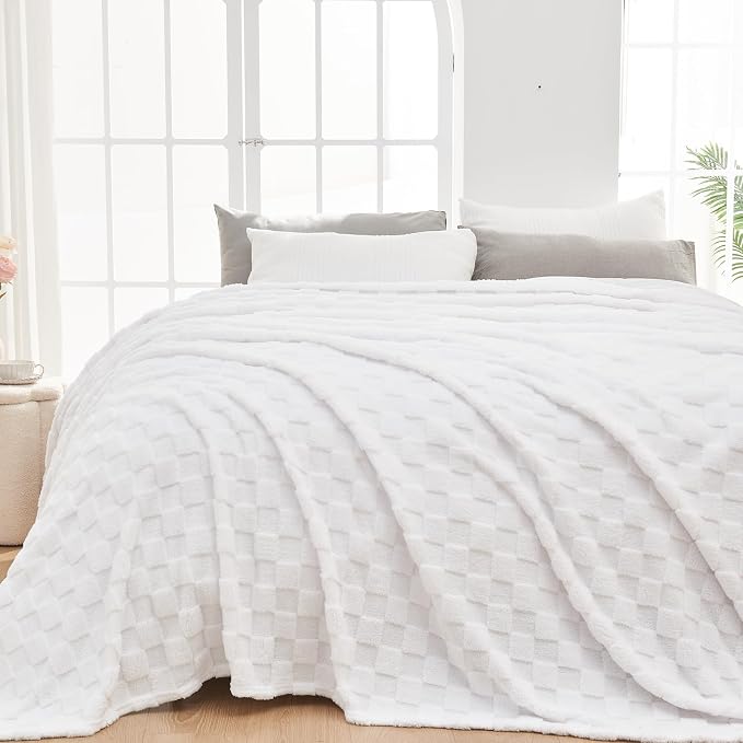 NEWCOSPLAY 3D Checkered Flannel Queen Blanket, White Checkered, 90"x90" | Super Soft Cute Lightweight Decorative Premium Silky Fleece Blanket for Couch Sofa Bed, Gift for Women Men, All Season Use