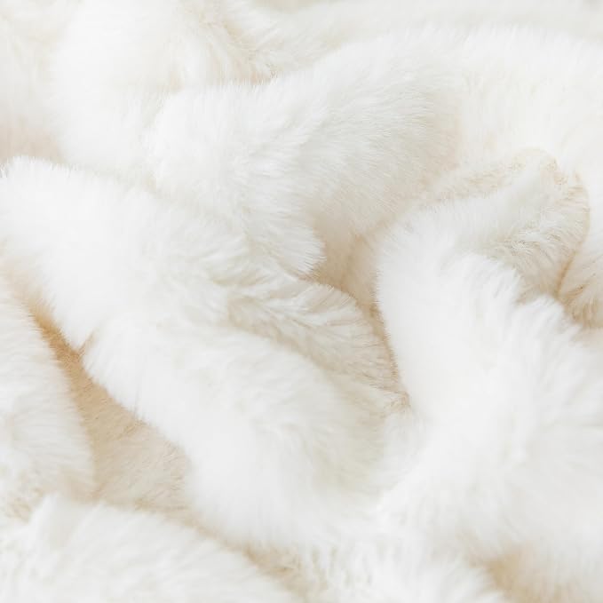 Faux Fur Throw Blanket 50 x 60 inch, 540 GSM Double Sided Outdoor Lap Throw, Soft Cozy Plaid Fleece Blankets for Couch Sofa Office Camping, Shaggy Plush Furry Camping Blanket for Women, White