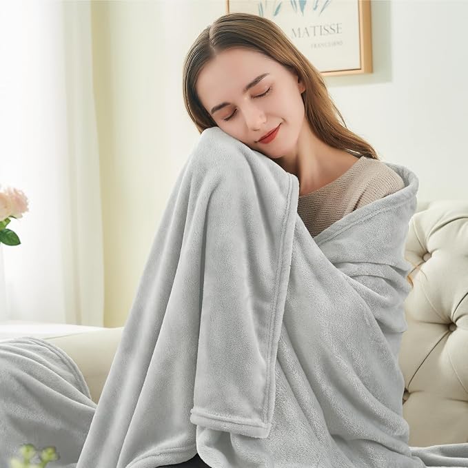 BEDELITE Fleece Blanket Soft Plush Twin Size Blanket Light Grey 60"x80" | Ultra Soft Fleece, Plush Microfiber, Lightweight Warmth, All Season Comfort, Fade Resistant, Machine Washable, Couch Sofa Bed