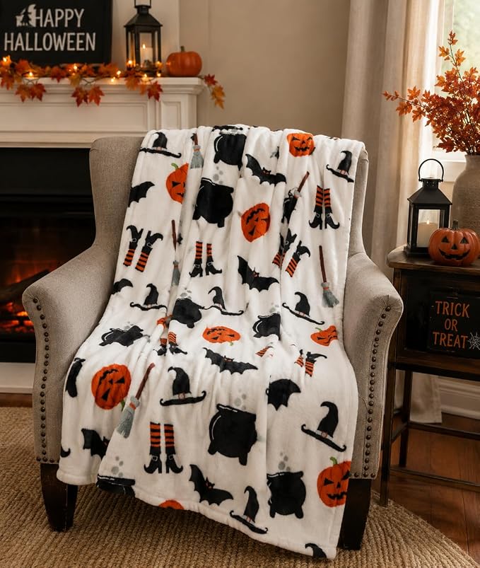 Halloween Cute Witch Fleece Throw Blanket, JackOLantern Bats, 50x60 | Soft velvet fleece throw blanket with witches hat, Jack O Lantern, and black bats design - Perfect for Halloween décor