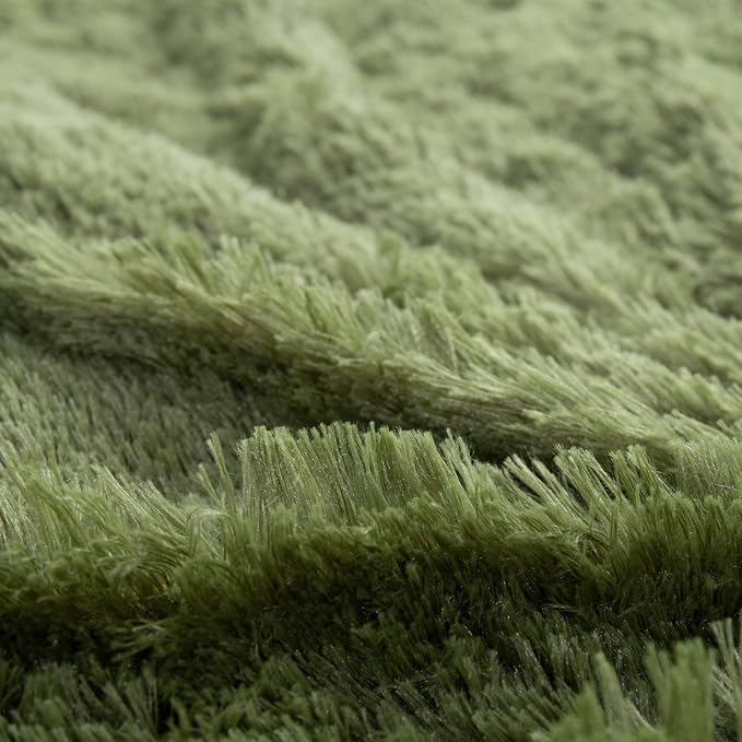 YUSOKI Long Faux Fur Queen Size Blanket, Olive Green, 90" x 90" | Ultra Soft, Lightweight for All Season Use, stays fluffy after repeated washes, Perfect Gifts, Machine Washable