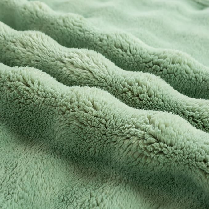 YUSOKI 3D Fleece Bubble Throw Blanket,Sage Green, 50"x60" | Ultra Soft, Non-Shedding, Lightweight for All Season Use, stays fluffy after repeated washes, Perfect Gifts, Machine Washable