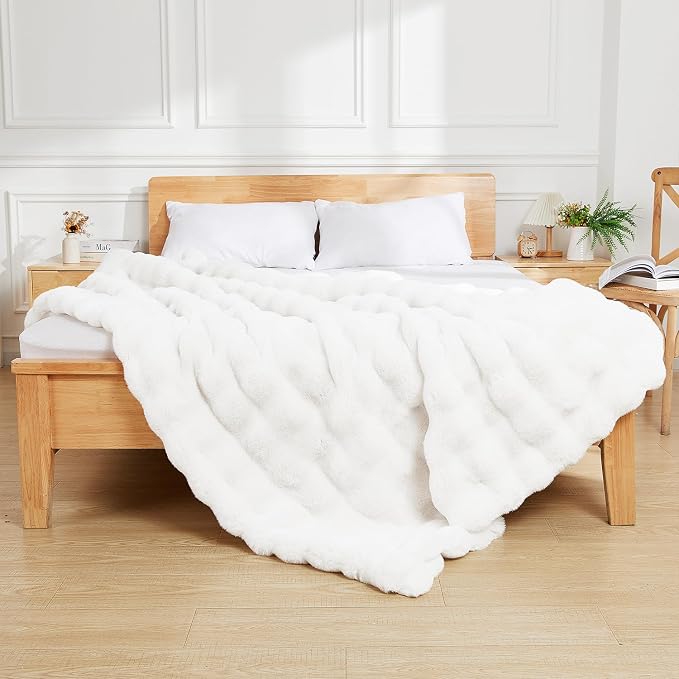 Latepis White Faux Fur King Cozy Bubble Blanket Soft Fuzzy Thick Living Room Blankets for Bed Sofa Bedroom Plush Fluffy Warm Blankets for All Seasons Luxury Throw Blanket 90x108 Inch, 860gsm