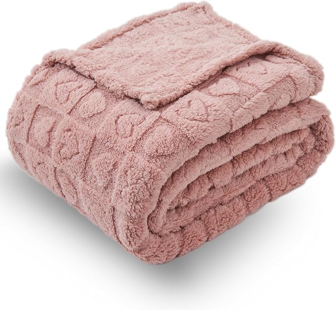 NEWCOSPLAY 3D Heart Checkered Flannel King Blanket, Pink Heart, 90"x110" | Super Soft Cute Lightweight Decorative Premium Silky Fleece Blanket for Couch Sofa Bed, Gift for Women Men, All Season Use