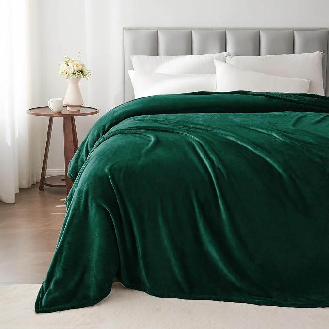 BEDELITE Fleece Blanket Soft Plush King Bed Blanket Forest Green 108"x90" | Ultra Soft Fleece, Plush Microfiber, Lightweight Warmth, All Season Comfort, Fade Resistant, Machine Washable