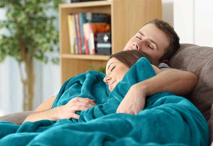 Utopia Bedding Soft Fleece Bed Blanket Twin Size Turquoise (90x66 Inch) | Microfiber Plush Warm Lightweight Breathable Cozy Blanket Anti-Static, All Season Use, Gift for Women and Men