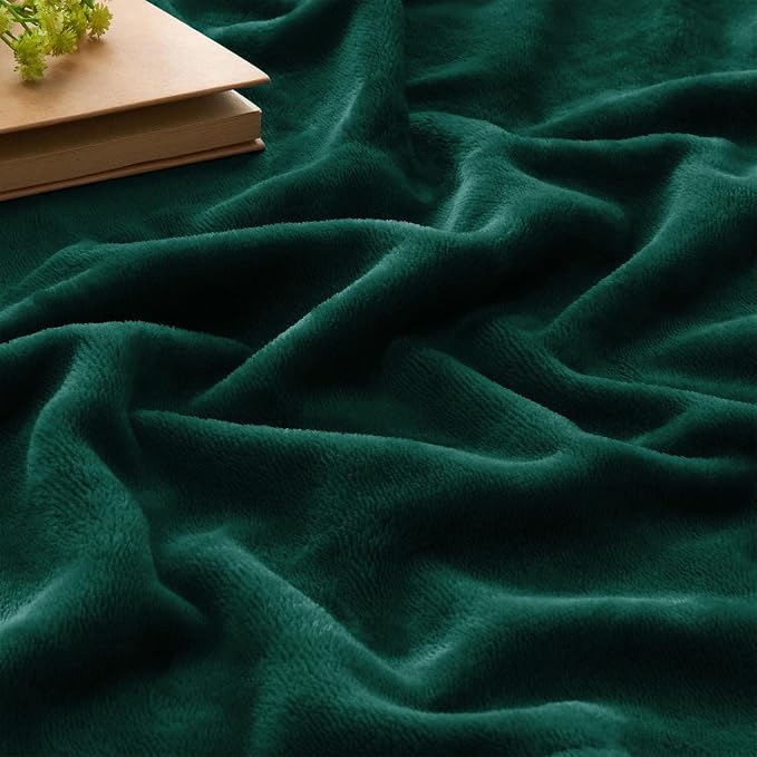BEDELITE Fleece Blanket Soft Plush King Bed Blanket Forest Green 108"x90" | Ultra Soft Fleece, Plush Microfiber, Lightweight Warmth, All Season Comfort, Fade Resistant, Machine Washable