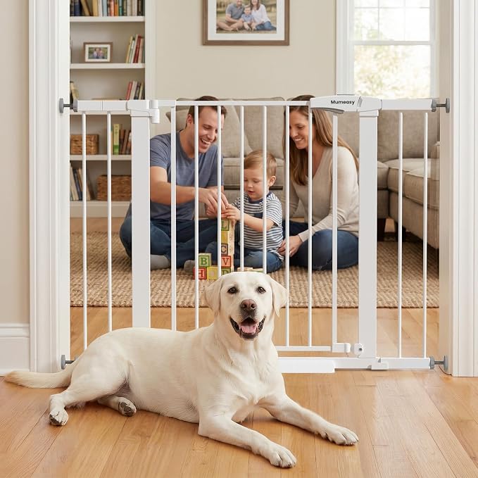 Mumeasy Baby Gate with Door, 29.7-43" Auto Close Dog Gate for Doorways