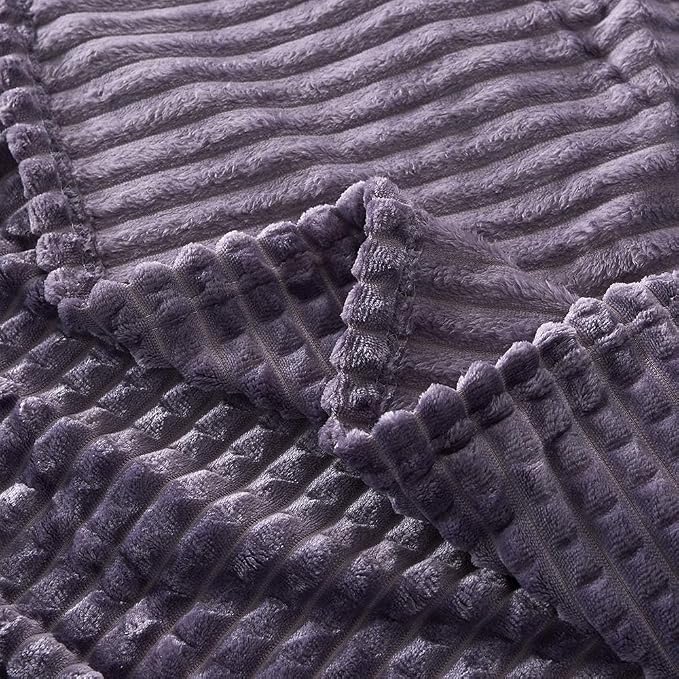 Simple&Opulence Purple Throw Blanket for Couch-Super Soft Fluffy Blankets for Women 50x70 Inches Cozy Lightweight Fleece Blanket for Home Decor