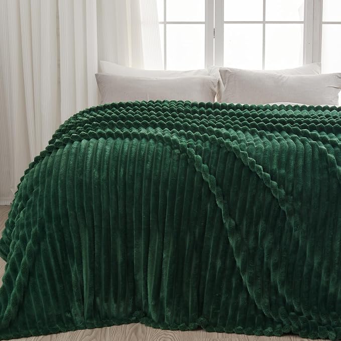 NEWCOSPLAY Fleece Ribbed Cozy Queen Blanket for Couch, Dark Green, 90"x90" | Premium Silky Flannel Blanket, Soft Lightweight Fluffy Throw Blanket for Bed Sofa Decor, Gift for All Season Use