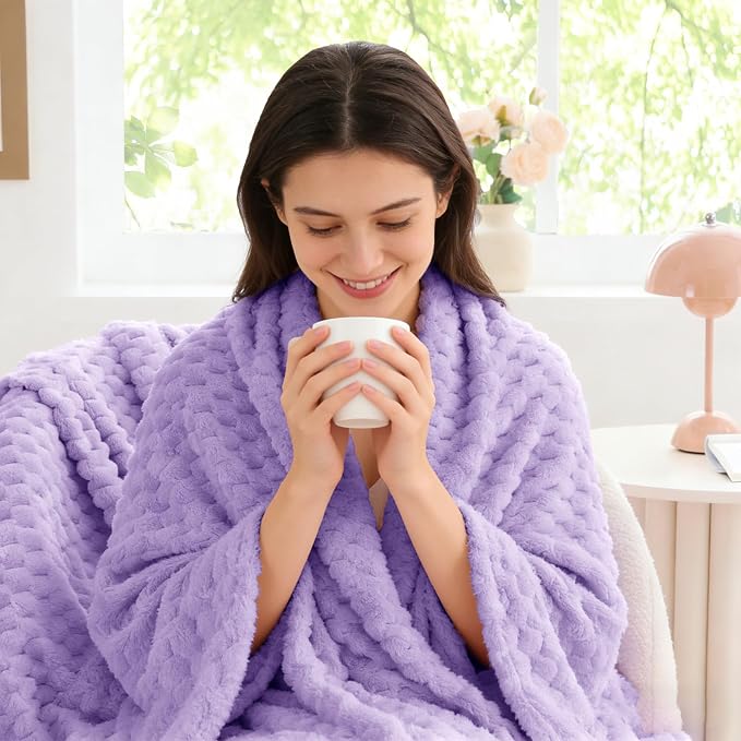 BEDELITE Lavender Large Throw Blanket for Couch, Cozy Gift for Women, 50*70 | 3D Jacquard Decorative Fleece Blanket, Super Soft Plush Throw, Cute Birthday Gift for Women & Men, Suitable for All Seasons