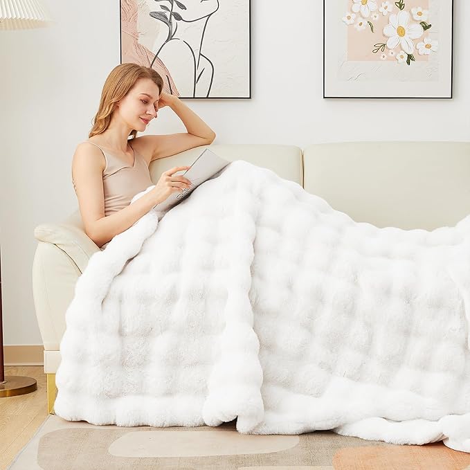 Latepis White Faux Fur Queen Blanket Cozy Bubble Soft Fuzzy Thick Living Room Blankets for Bed Sofa Bedroom Plush Fluffy Warm Blankets for All Seasons Luxury Throw Blanket 90x90 Inch, 860gsm