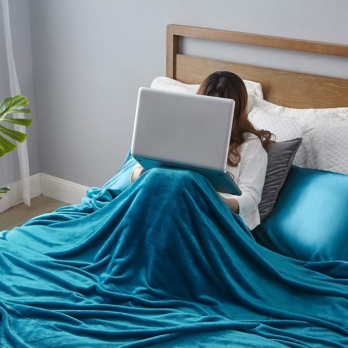 Hansleep Queen Teal Fleece Blanket, Soft Flannel Bed Blanket | Fuzzy Cozy Blanket 90x90 Inches, Multi-use for Bed, Sofa, Couch, Travel, Camping, All Season Warm Lightweight Cover