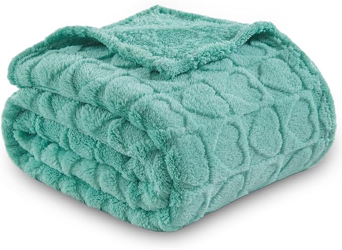 NEWCOSPLAY 3D Heart Checkered Flannel Twin Blanket, Sage Green, 60"x80" | Super Soft Cute Lightweight Decorative Premium Silky Fleece Blanket for Couch Sofa Bed, Gift for Women Men, All Season Use