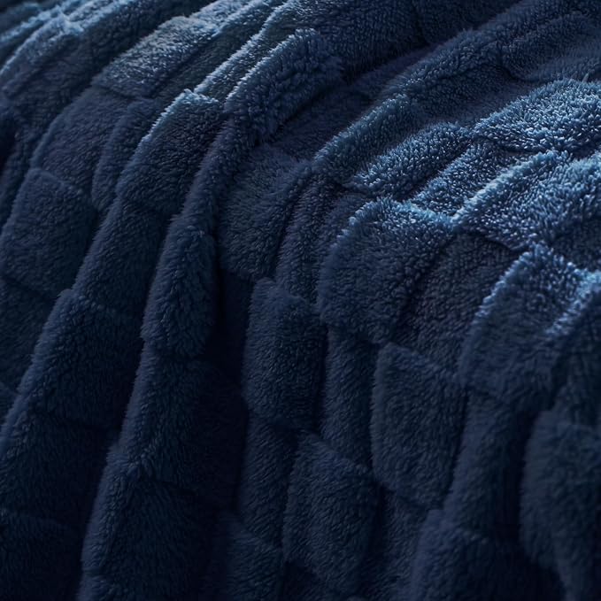 Exclusivo Mezcla 3D Checkered Fleece Twin Blanket for Bed, Navy Blue | Super Soft and Cozy Fluffy Bed Blanket, Cute Fuzzy Blanket for Teens Back to School, Dorm Essentials, All Season, 60"x80"