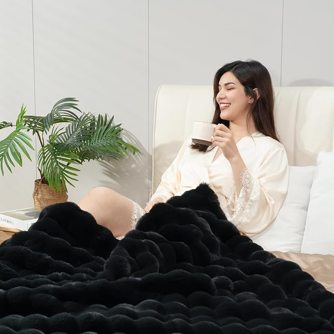 Super Comfort Oversized Warm Thick Bubble Luxury Plush Rabbit Faux Fur Throw Blanket, Fluffy Blanket,Soft Cozy Blanket for Couch Chair Bed Sofa Living Room (Black, 50inX60in)