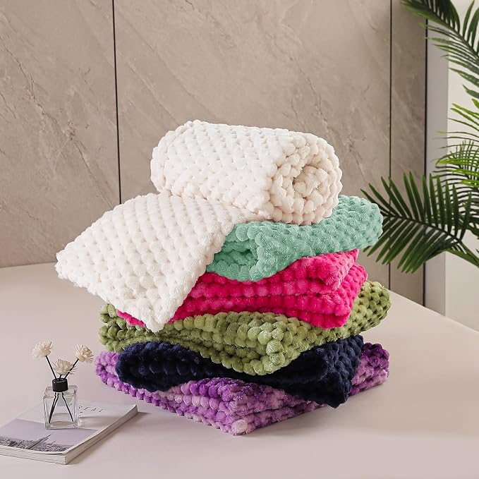 Exclusivo Mezcla 3D Fleece King Size Blanket for Bed, Sage Green | Extra Soft Fuzzy Plush Lightweight Bed Blankets, Cozy Fluffy Decorative Blankets for All Seasons, 90x104 Inches
