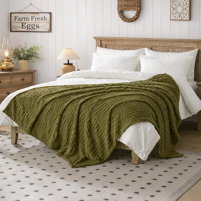 Green Throw Blanket - Soft & Fluffy Fleece, Cute & Aesthetic, Perfect for Sofa, Couch, Chair, Bed, Living Room & Bedroom, All-Season Use, Push & Cozy Decorative Blanket 50"x60"