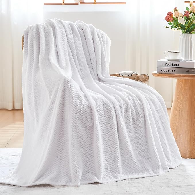 NEWCOSPLAY Fleece Leaves Pattern King Blanket, White, 90"x110" | Super Soft Throw Blanket, Lightweight Cozy Bed Sofa Blanket, Premium Silky Flannel Fleece, Travel Blanket for All Season Use