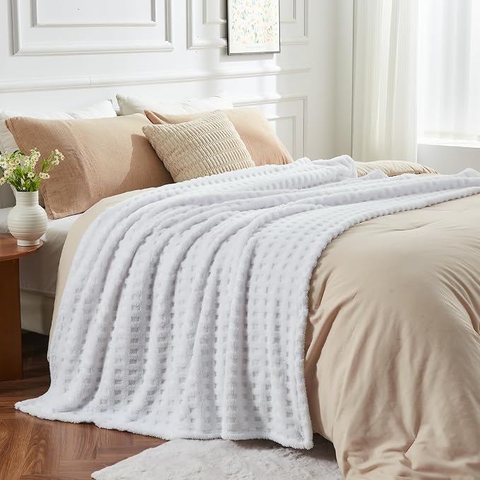 NEWCOSPLAY 3D Waffle Checkered Flannel King Blanket, White, 90"x110" | Super Soft Cute Lightweight Decorative Premium Silky Fleece Blanket for Couch Sofa Bed, Gift for Women Men, All Season Use