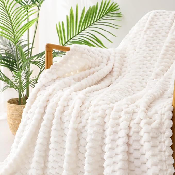 Exclusivo Mezcla 3D Fleece Twin Size Blanket for Bed, Ivory | Extra Soft Fuzzy Plush Lightweight Bed Blankets, Cozy Fluffy Decorative Blankets for All Seasons, 60x80 Inches