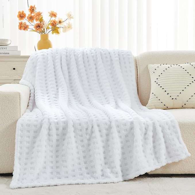 NEWCOSPLAY 3D Waffle Checkered Flannel King Blanket, White, 90"x110" | Super Soft Cute Lightweight Decorative Premium Silky Fleece Blanket for Couch Sofa Bed, Gift for Women Men, All Season Use
