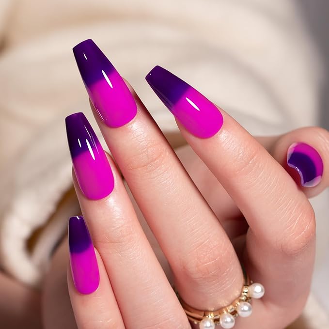 MAYCHAO 15ML Color Changing Gel Nail Polish 1Pc Dark Purple to Bright Purple Mood Temperature Change Color Gel Polish Soak Off Ombre Thermal Salon Home Fall Winter Manicure UV Varnish, 0.5 OZ
