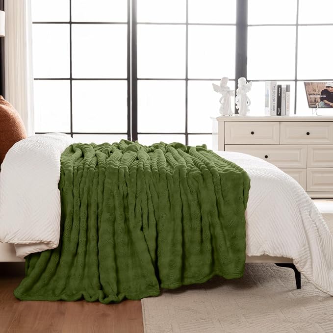 Faux Fur Bed Blankets Queen Size Green, Soft Fluffy Bubble Blanket for Couch Sofa, Thick Warm Plush Fuzzy Rabbit Fur Large Blanket for All Season Use, 90"X 90"