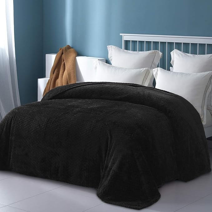 Exclusivo Mezcla Soft Fleece Bed Blanket King Size, 90”x104”, Black | Cozy Fluffy Lightweight Blankets for Summer, Decorative Plush Flannel Throws for Living room, Bedroom with Leaves Pattern