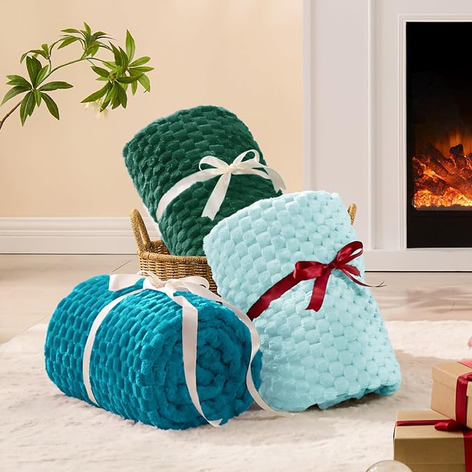 BEDELITE Dark Green Throw Blanket for Couch, Soft Gifts for Women, 50 * 60 | 3D Jacquard Decorative Fleece Blanket, Super Soft Plush Throws, Cute Birthday Gift for Women & Men, Suitable for All Seasons