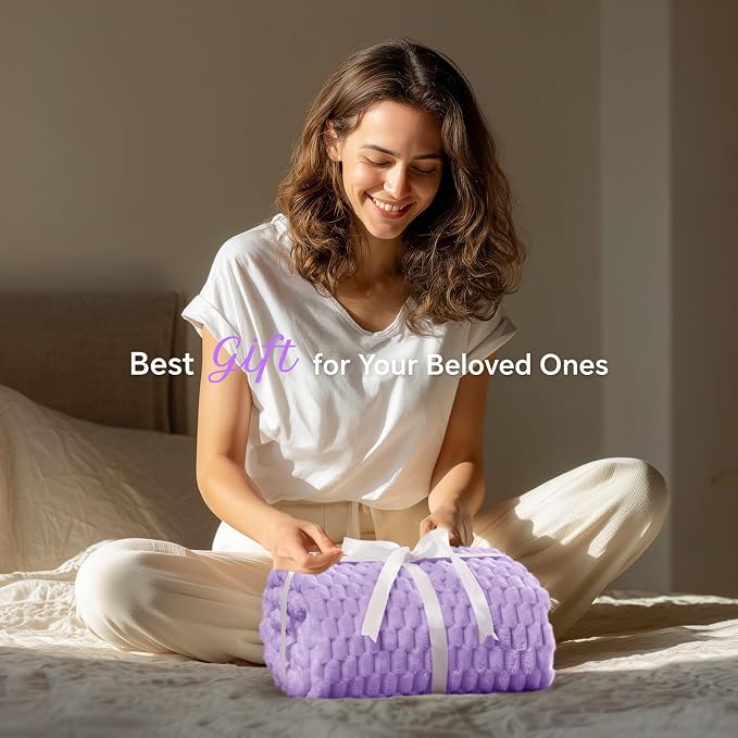 BEDELITE Lavender Large Throw Blanket for Couch, Cozy Gift for Women, 50*70 | 3D Jacquard Decorative Fleece Blanket, Super Soft Plush Throw, Cute Birthday Gift for Women & Men, Suitable for All Seasons