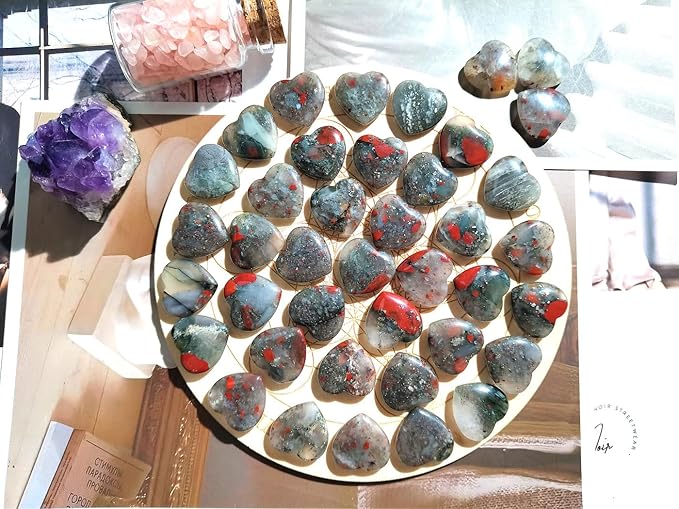 QINJIEJIE 20PCS African Bloodstone Heart Stones Crystals Bulk Love Shaped Worry Stone Heart Rock Pocket Polished Palm Gems Crystal Reiki Balancing Wholesale Carved Stone Decor Gift