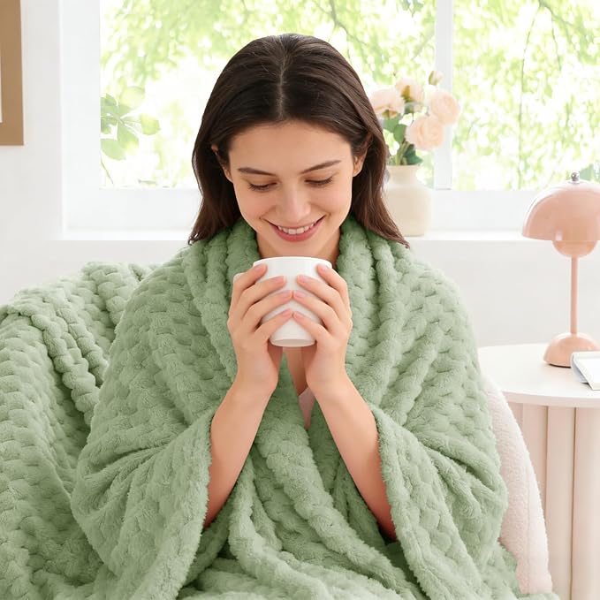 BEDELITE Sage Green Throw Blanket for Couch, Soft Gifts for Women, 50 * 60 | 3D Jacquard Decorative Fleece Blanket, Super Soft Plush Throws, Cute Birthday Gift for Women & Men, Suitable for All Seasons