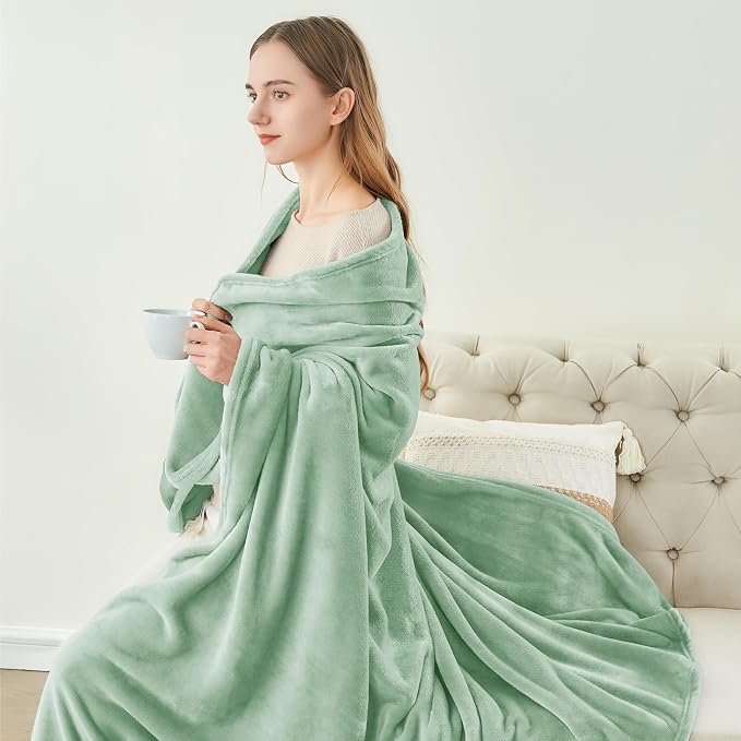 BEDELITE Fleece Blanket Soft Plush King Bed Blanket Mint Green 108"x90" | Ultra Soft Fleece, Plush Microfiber, Lightweight Warmth, All Season Comfort, Fade Resistant, Machine Washable