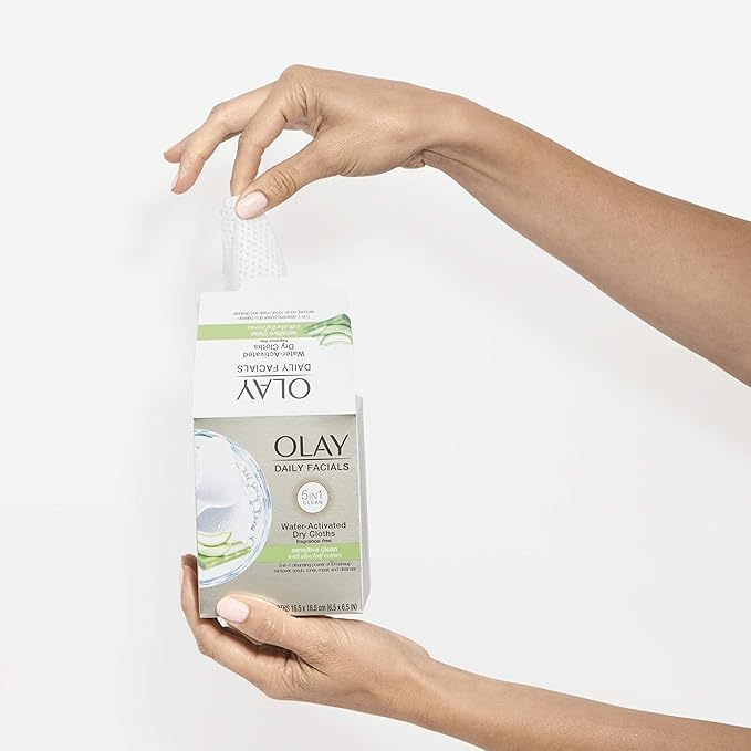 Makeup Remover Wipes by Olay Daily Facials Gentle Clean 5-in-1 Water Activated Cleansing Cloths, 33 count Packaging may Vary