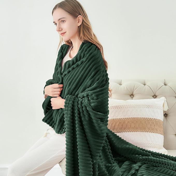 BEDELITE 3D Ribbed Emerald Green Fleece Twin Blanket for Bed, 60x80 Inch | Soft Warm Decorative Fluffy Blanket, Cozy Plush Lightweight Fuzzy Throw Blanket for Couch Sofa Room Decor, Gift for Women