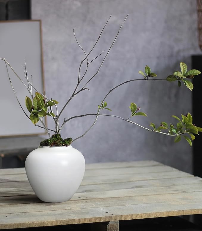 GeLive Short Round White Ceramic Vase Table Centerpiece Moon Jar Jingdezhen Handmade Pottery Vase Glossy Finish Planter Pot Waterproof for Fresh Dried Flower Home Decor Kitchen Utensil Holder