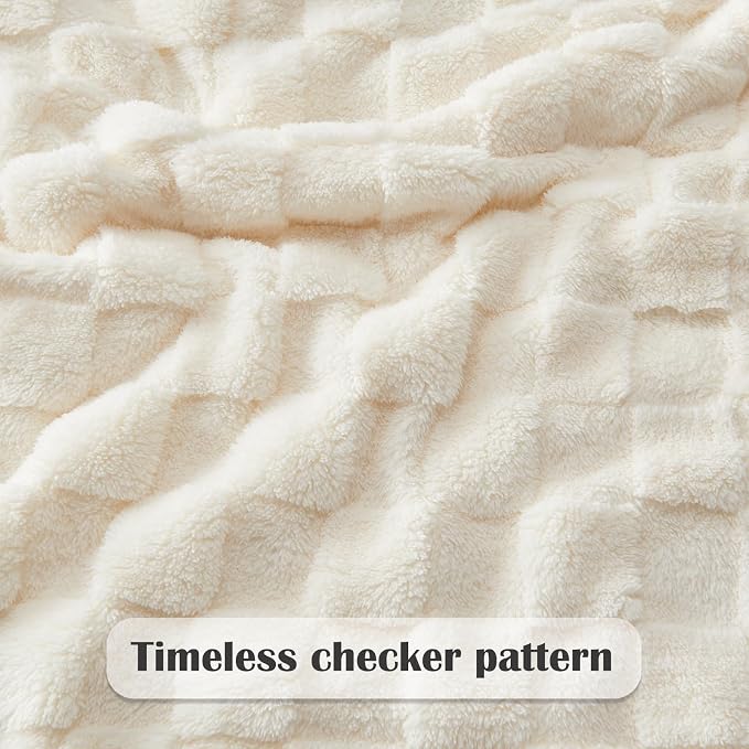 NEWCOSPLAY 3D Checkered Flannel King Blanket, Ivory Checkered, 90"x110" | Super Soft Cute Lightweight Decorative Premium Silky Fleece Blanket for Couch Sofa Bed, Gift for Women Men, All Season Use